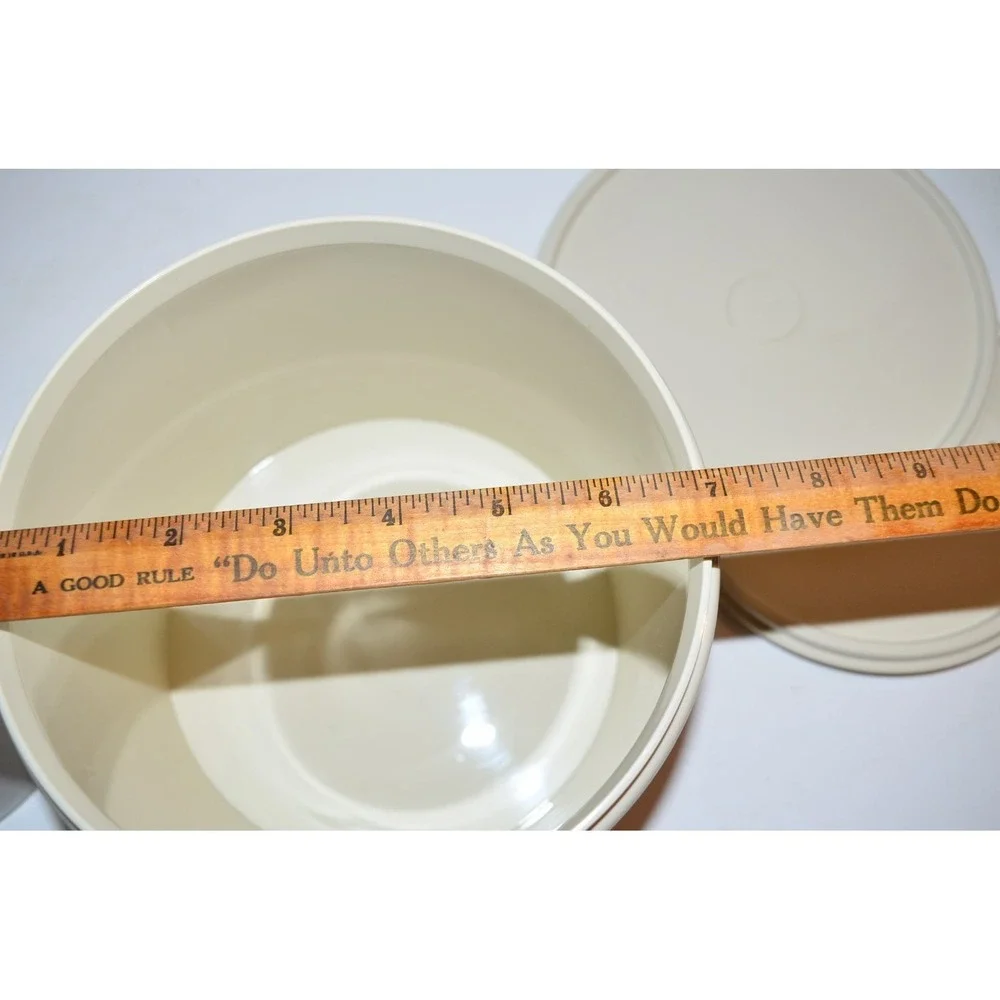Tupperware Starburst‎ Canisters Almond Color #265-15 & 264-21 Round W/Lids X2